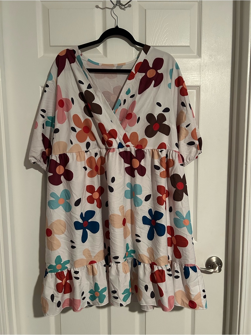 SHEIN White Tiered Dress with Multicolor Floral Print